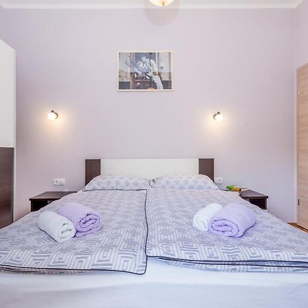 Apartments Krc Пинезичи Экстерьер фото