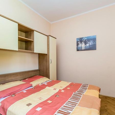 Apartments Krc Пинезичи Экстерьер фото